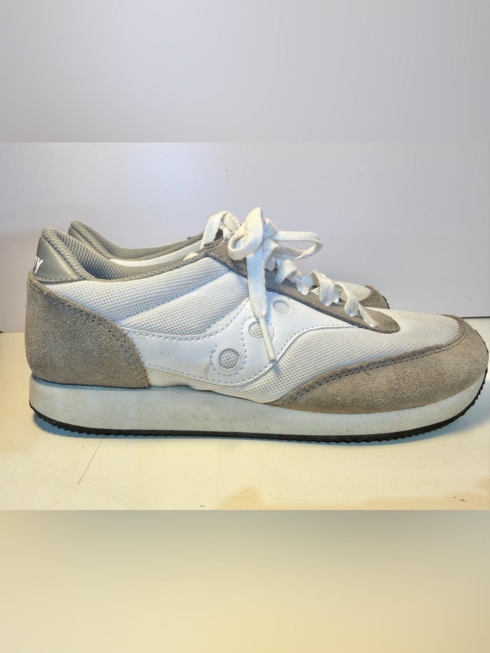 Saucony Hornet women’s White and Gray Classic Athletic Sneakers size 7